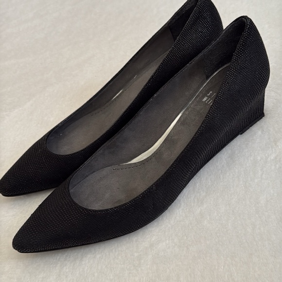 Stuart Weitzman | Goosebump Metallic Dot Textured Pointed Toe Low Wedge (7.5 M) - Picture 6 of 15